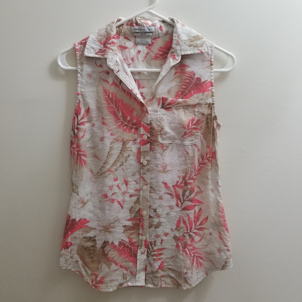 Wrinkled sleeveless top